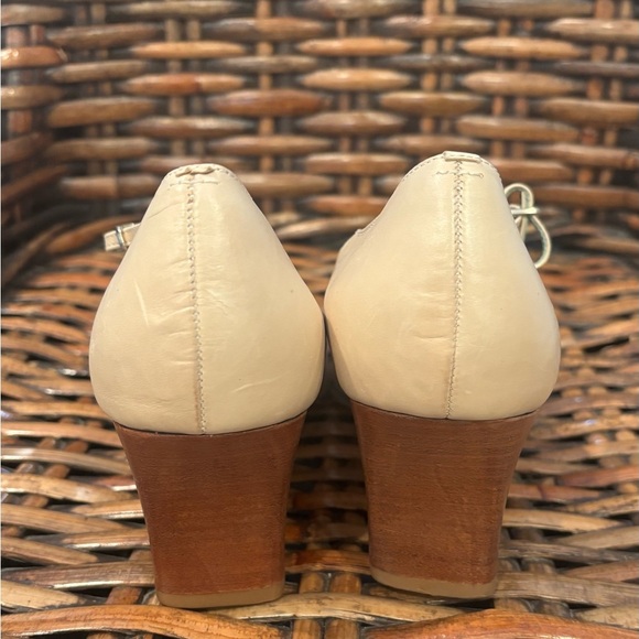 Etienne Aigner Cream Heels with Wooden Block Heel in size 10. Great condition! - Picture 3 of 15